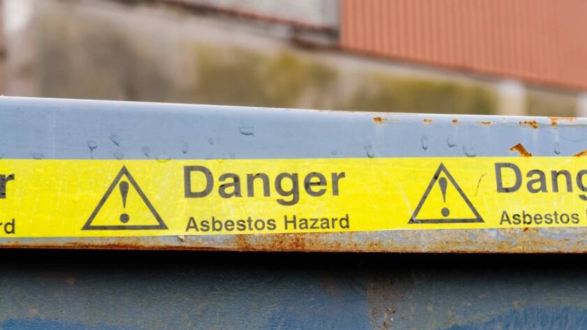 Precaución con los efectos para la salud tras la exposición asbestos